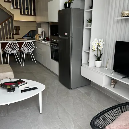 Coastal Horizon Beachfront Apartmán