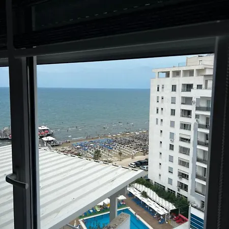 Coastal Horizon Beachfront Apartament